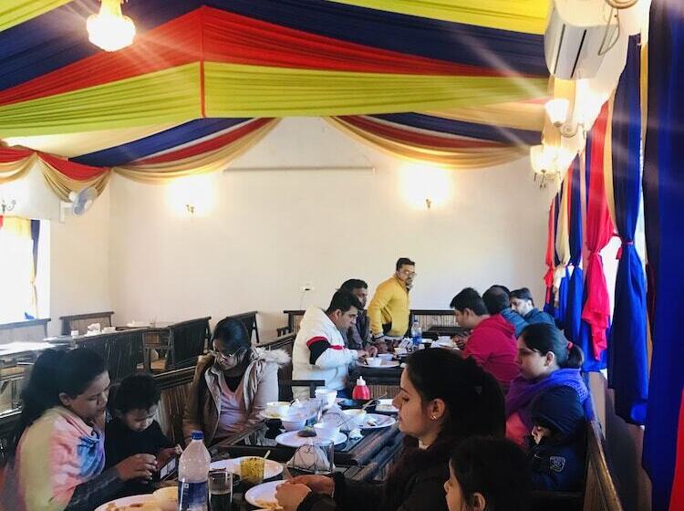 Hotel Morni Hills Resort