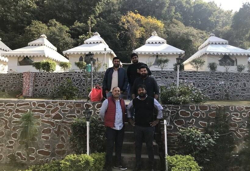 Hotel Morni Hills Resort