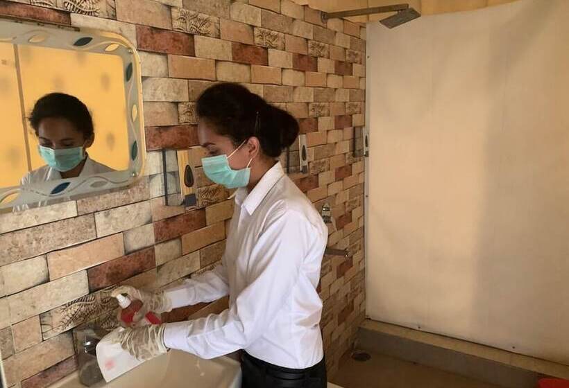 Hotel Morni Hills Resort