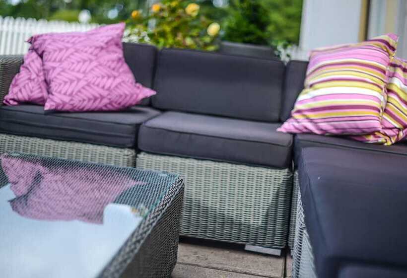 בית מלון כפרי Sea Front