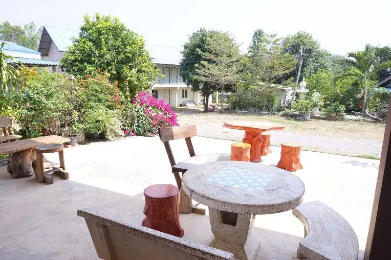 Hotelli Ban Rai Nai Suan