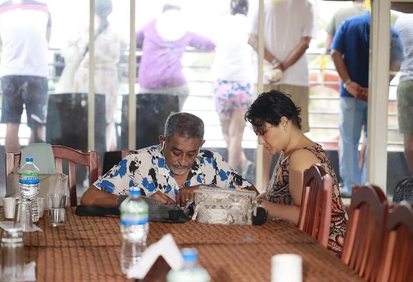 ホテル Beachparadise  Daycruise Houseboat