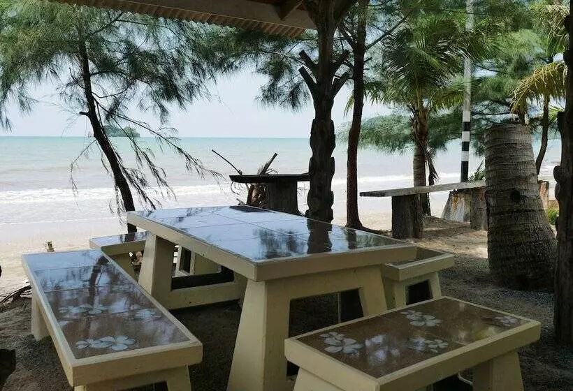 Hotelli C Sky Beach Resort