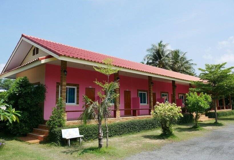 בית מלון כפרי C Sky Beach Resort