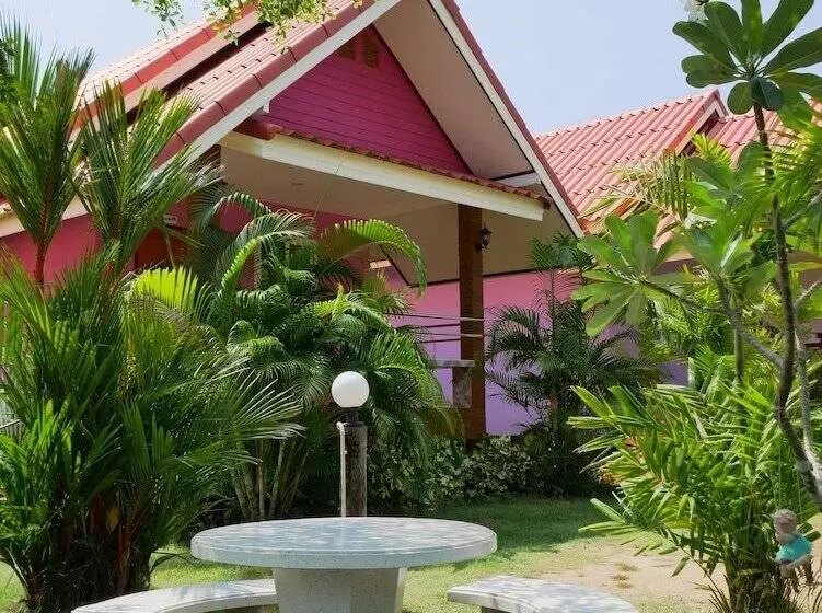 Hotelli C Sky Beach Resort
