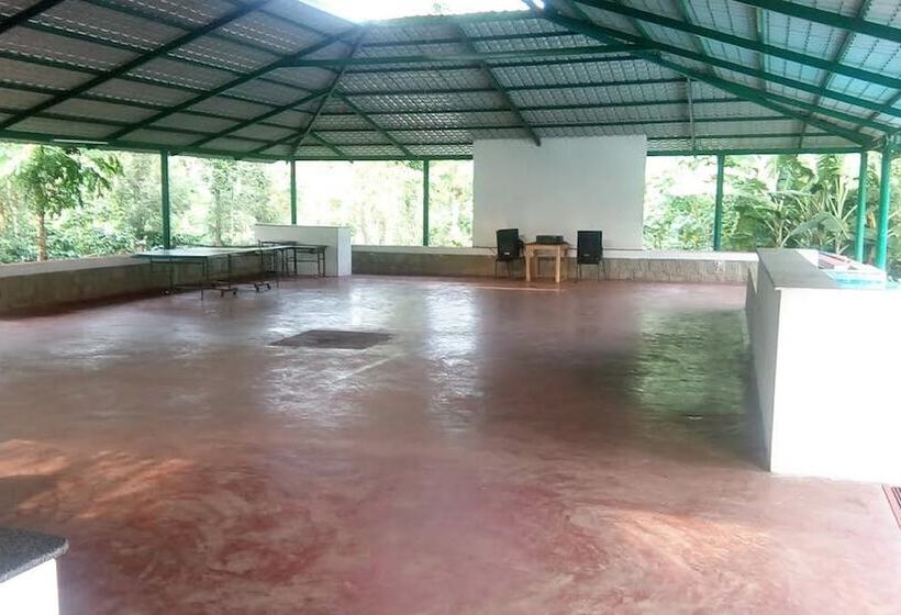 בית מלון כפרי Eka Resorts