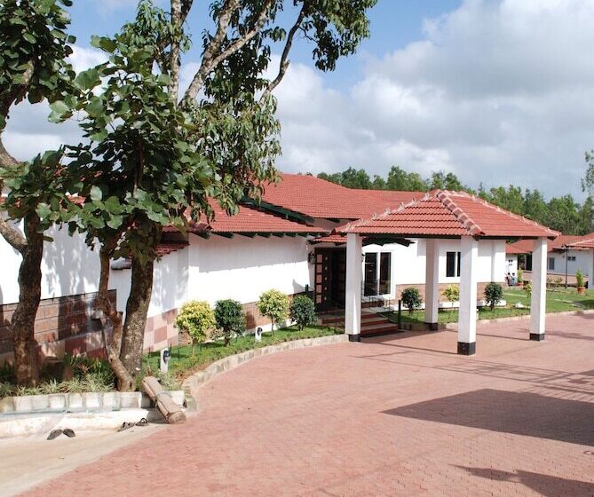 בית מלון כפרי Eka Resorts