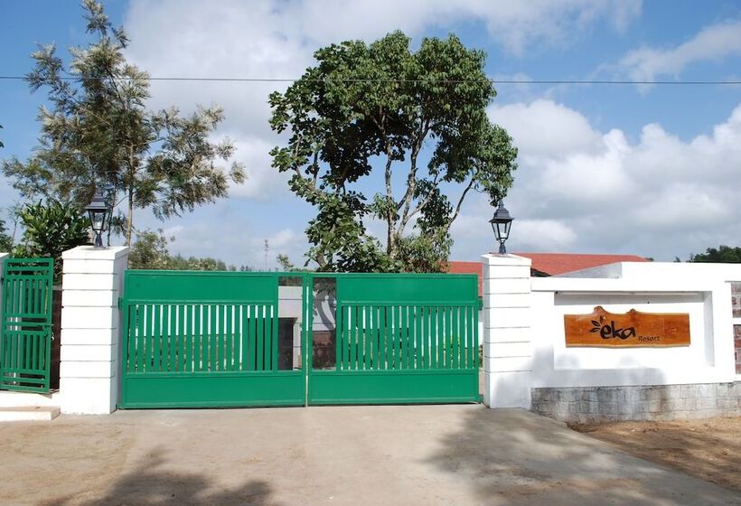 בית מלון כפרי Eka Resorts