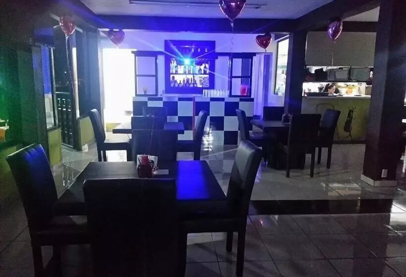 Hotelli Fiesta Nueva Italia Inn