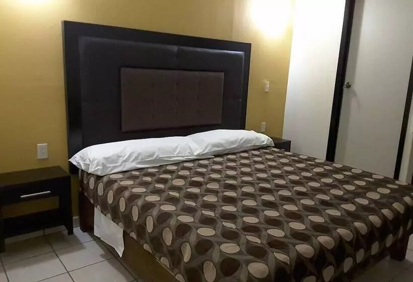 Hotelli Fiesta Nueva Italia Inn