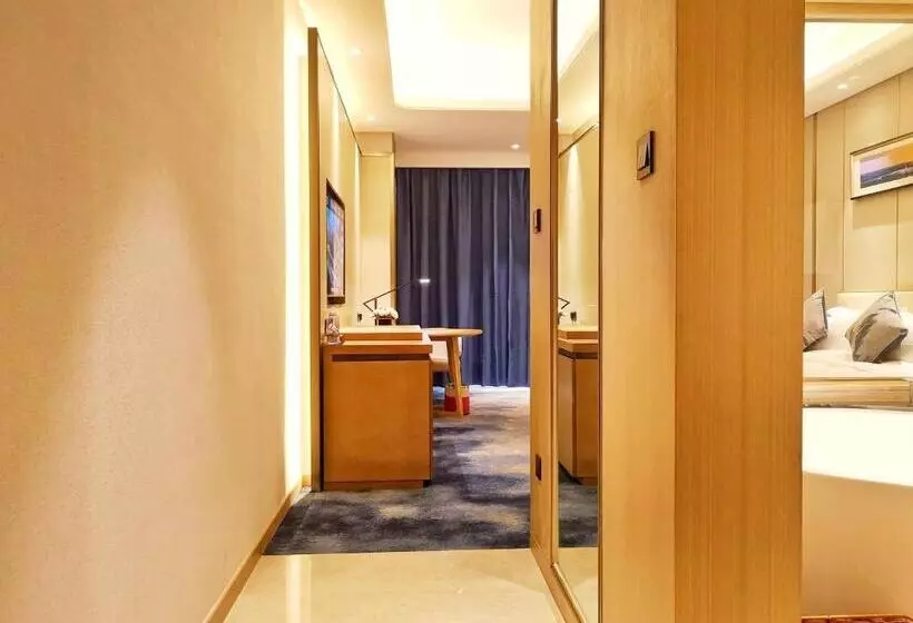 ホテル Ramada Plaza By Wyndham Dongxing City Center