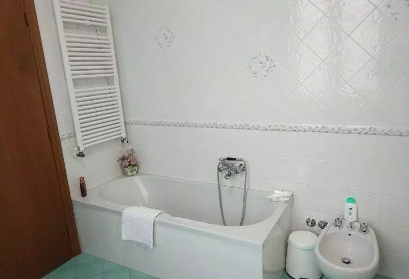 ベッドアンドブレックファースト Marinella B