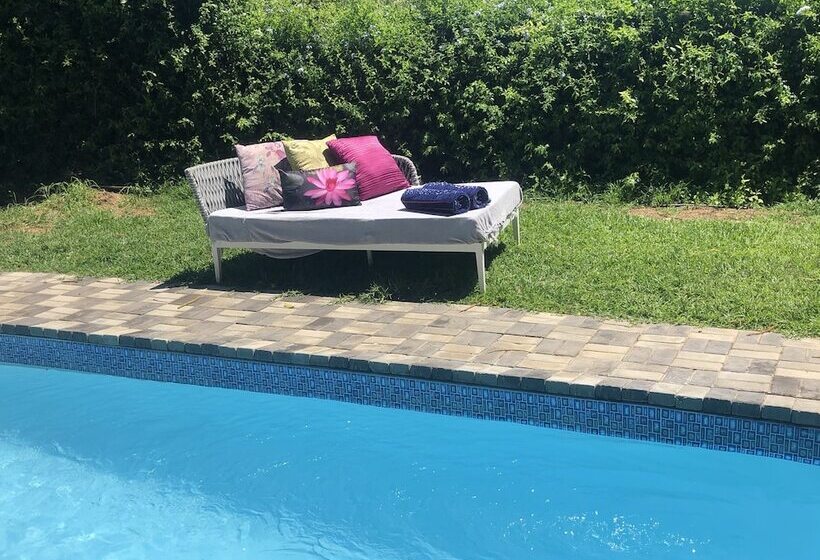 צימר Ukholo Lodge