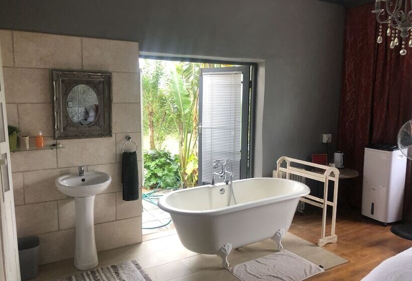 צימר Ukholo Lodge