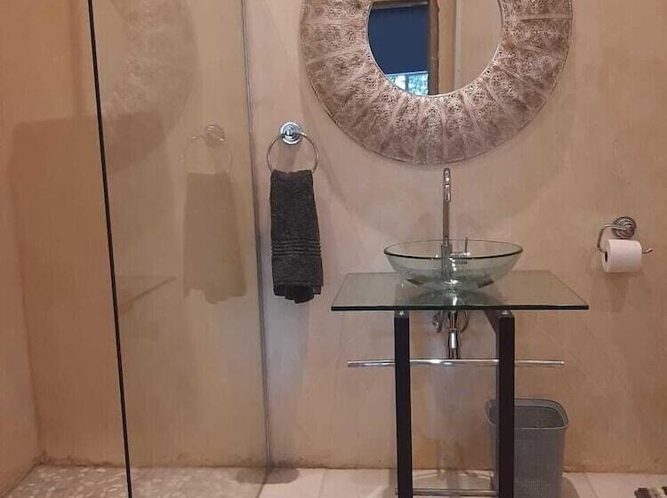 צימר Ukholo Lodge