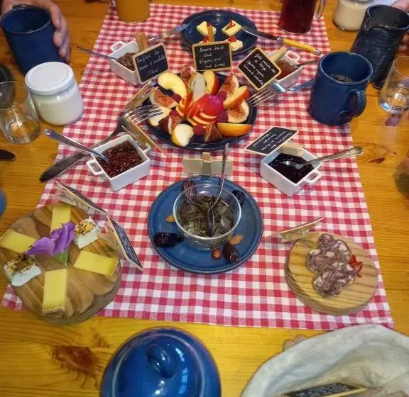 Aamiaismajoitus (B&B) Valreley, Chambres Et Table D Hôtes Eco Friendly Avec Bain Nordique Au Sud Du Massif Du Jura