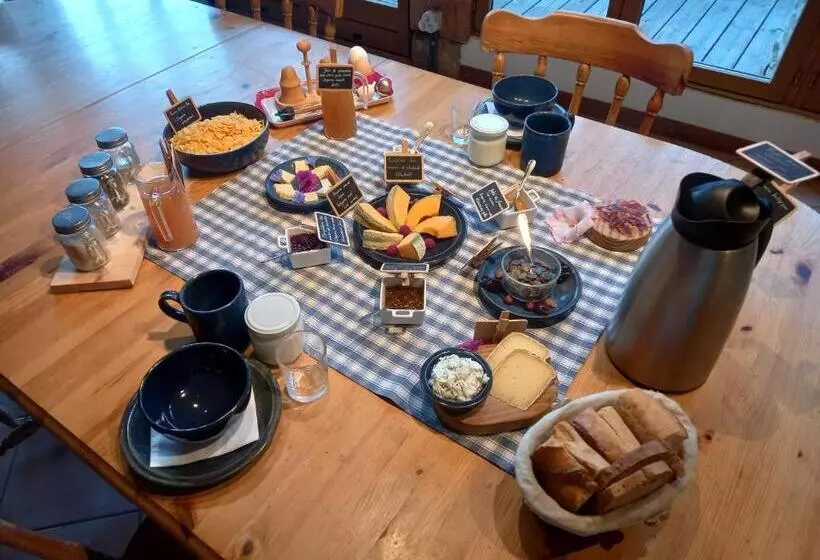 Aamiaismajoitus (B&B) Valreley, Chambres Et Table D Hôtes Eco Friendly Avec Bain Nordique Au Sud Du Massif Du Jura