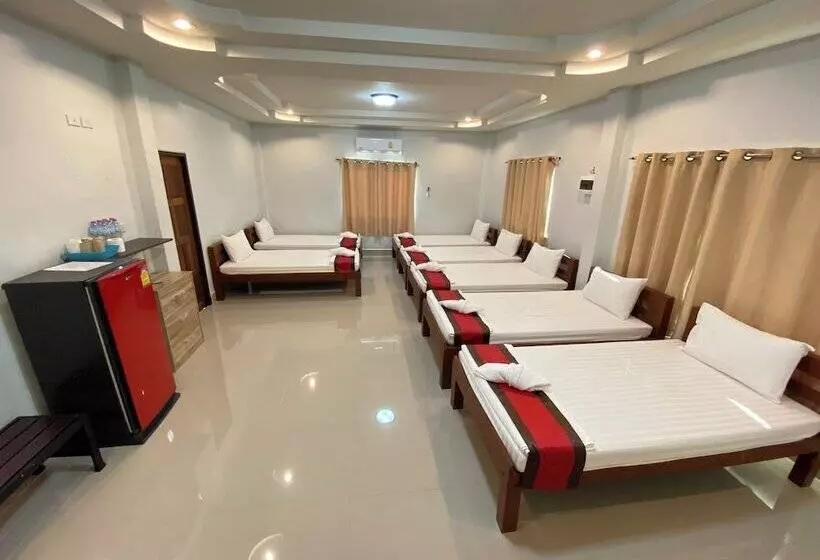 ホテル Brown Andaman  Krabi