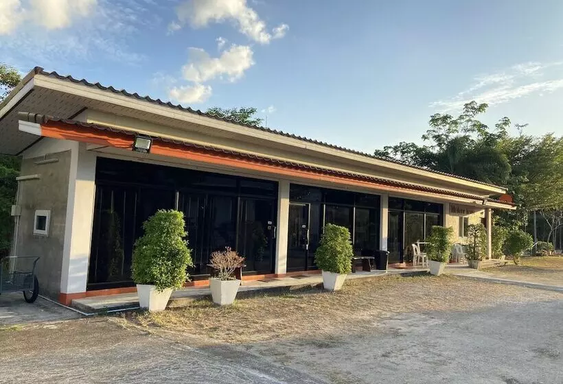 ホテル Brown Andaman  Krabi