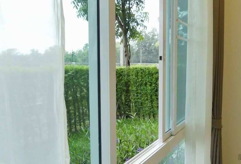 Отель The Garden 304