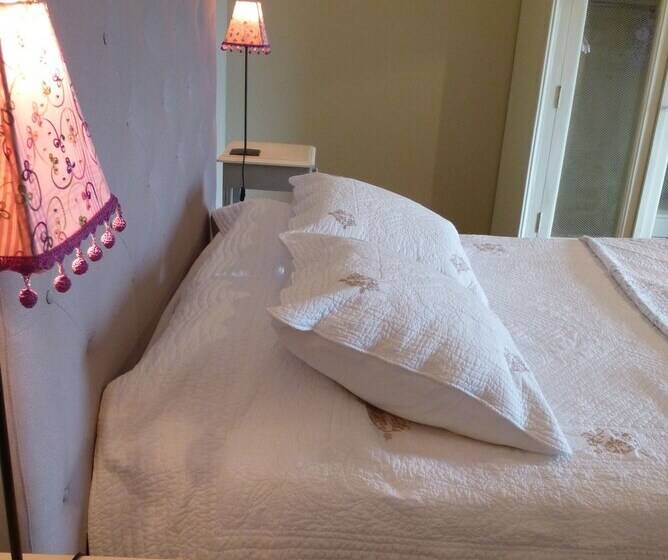 민박 Chambre D Hôte Domaine De La Maison Neuve