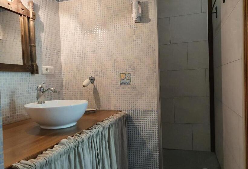 مبيت وإفطار Les Mout Anes