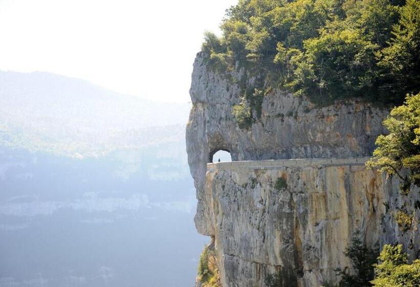 Пансион Le Mas De Servant Roulottes Et Chambres D Hôtes