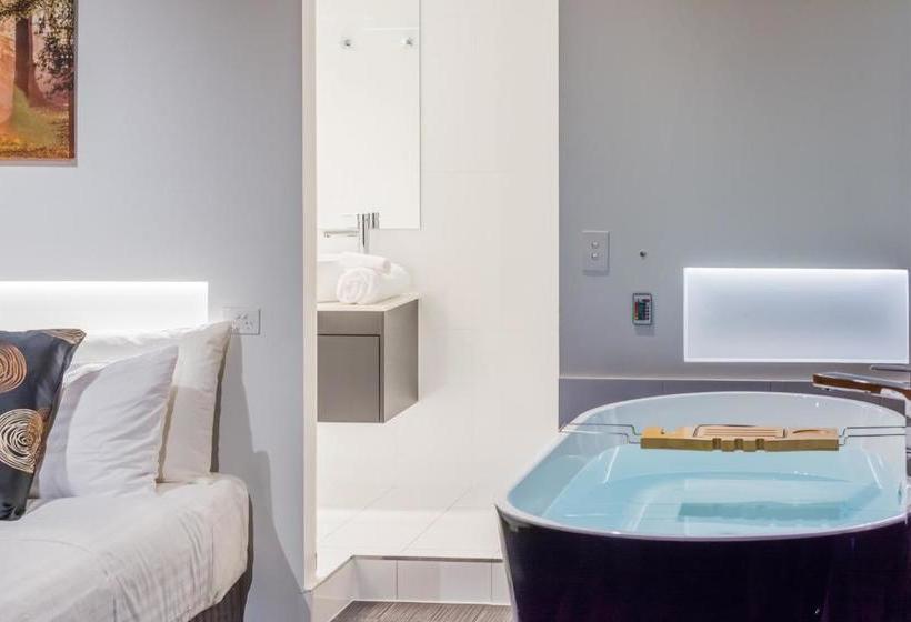 Пансион Waterfall Springs Retreat & Wildlife Sanctuary