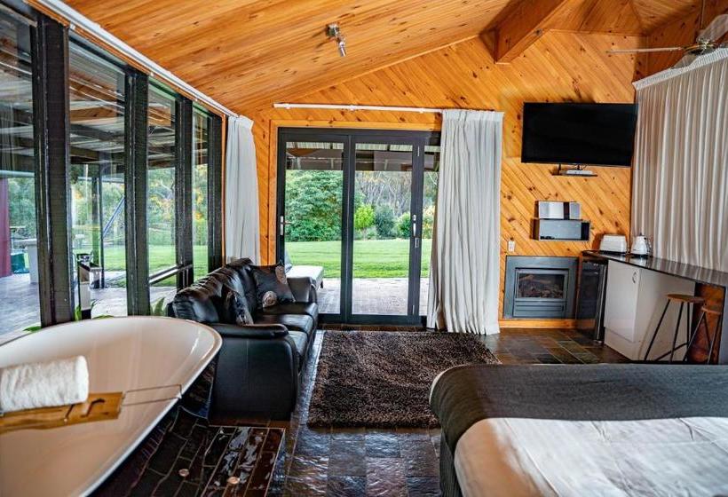 Пансион Waterfall Springs Retreat & Wildlife Sanctuary