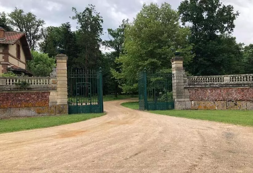 Aamiaismajoitus (B&B) Orangerie De Chatel Selection Figaro & Elle Magazine