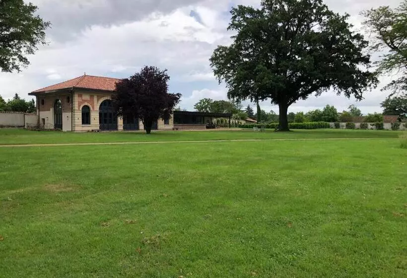 Aamiaismajoitus (B&B) Orangerie De Chatel Selection Figaro & Elle Magazine