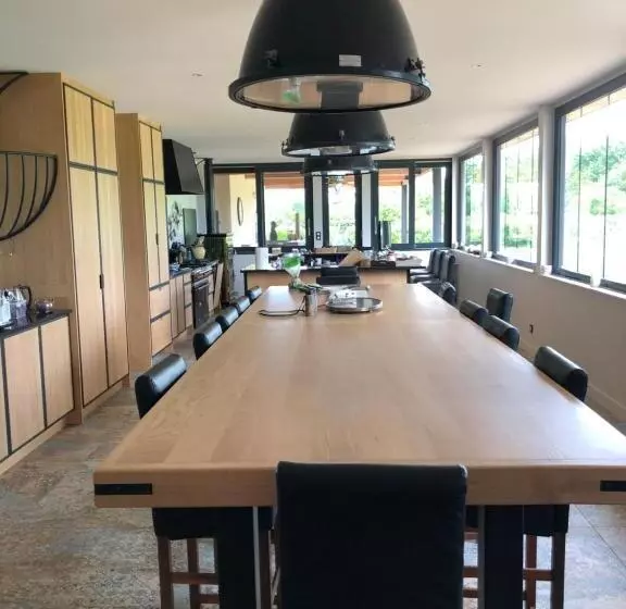 Aamiaismajoitus (B&B) Orangerie De Chatel Selection Figaro & Elle Magazine