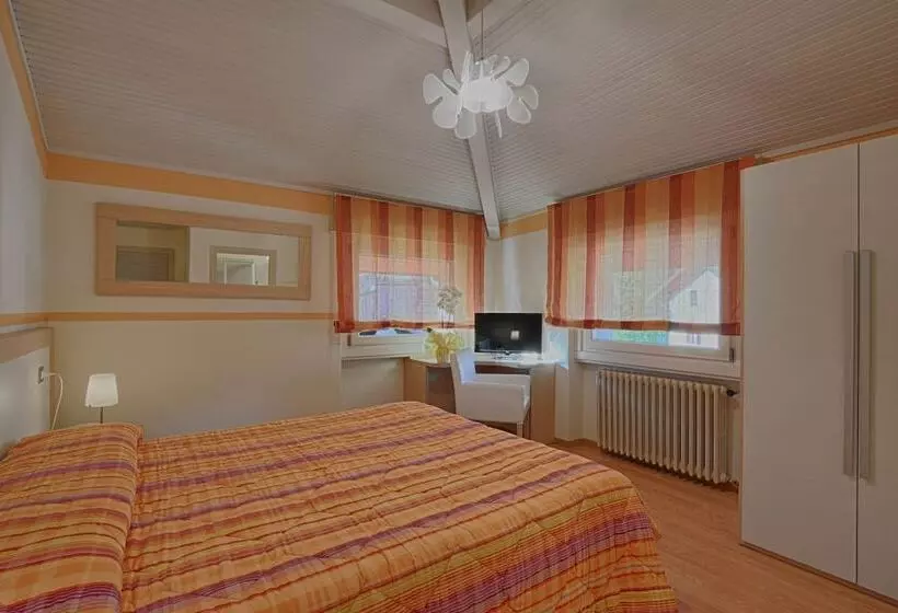 Hotelli Europa   Sorico