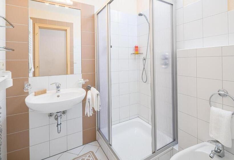 Отель Langtaufererhof