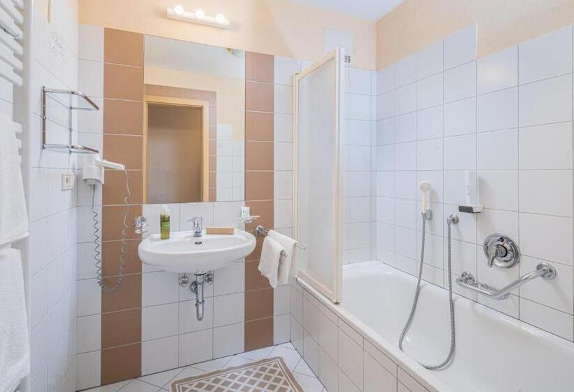 Отель Langtaufererhof