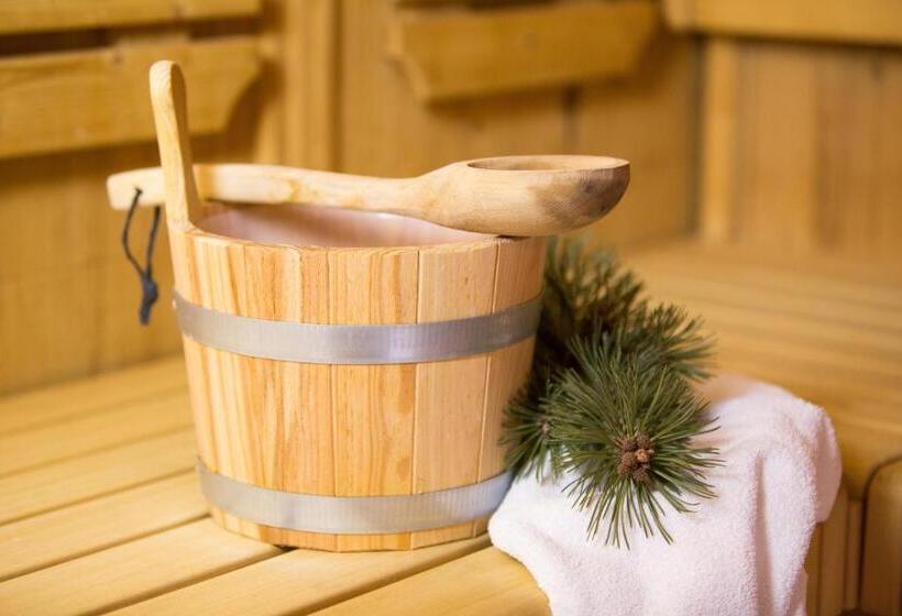 Отель Langtaufererhof