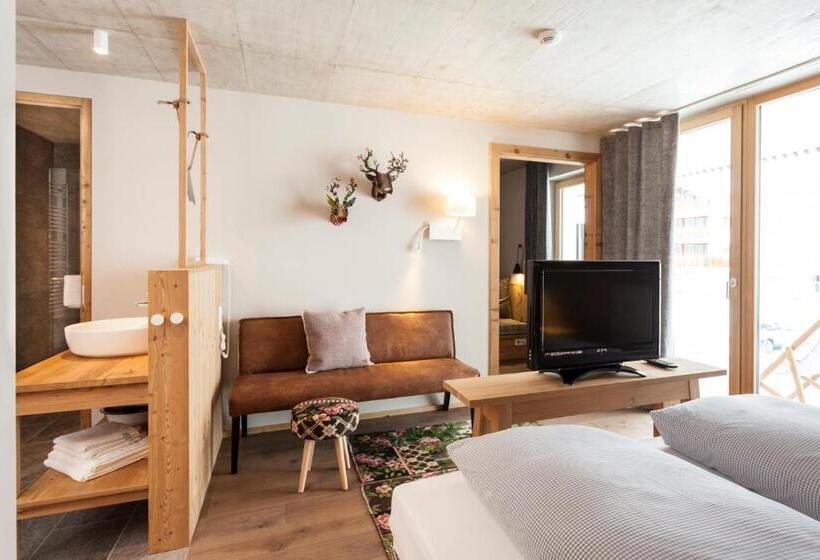 Отель Langtaufererhof