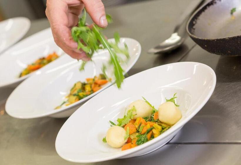 Отель Langtaufererhof