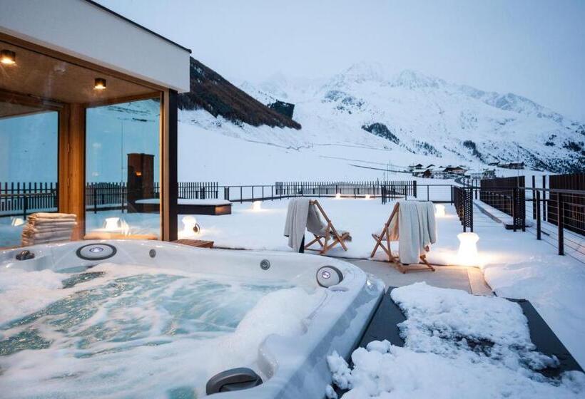 Отель Langtaufererhof