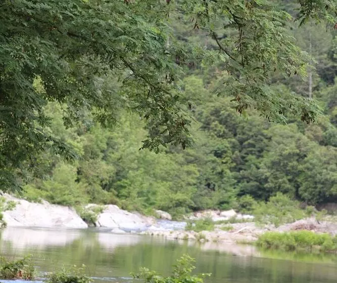 Hotelli Le Moulin Du Luech   Bulles Insolites