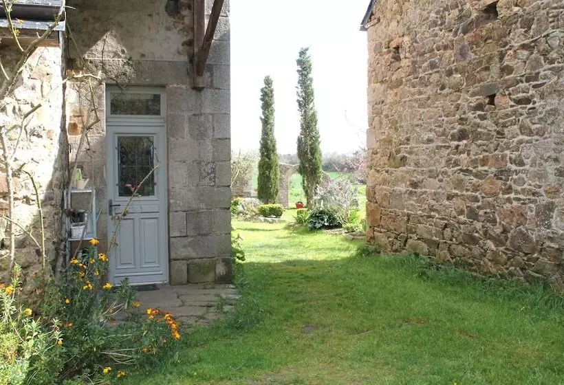 Aamiaismajoitus (B&B) Le Manoir De Panduonec