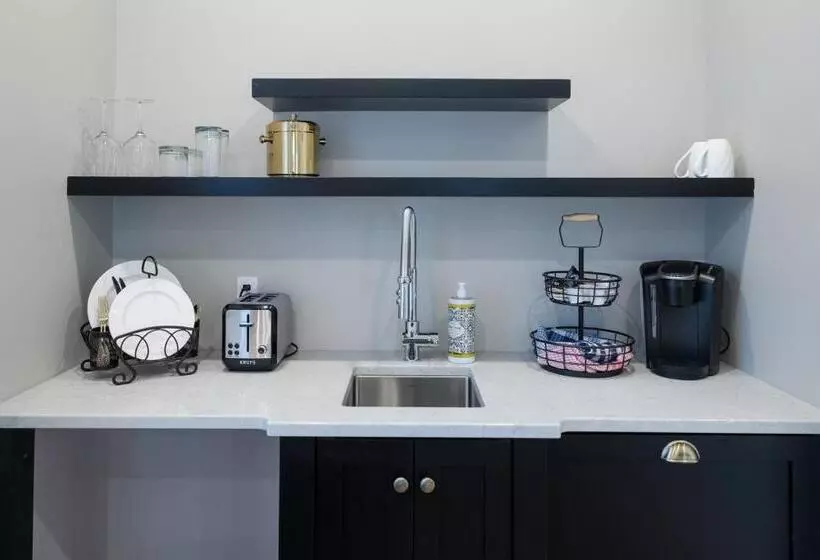 Aamiaismajoitus (B&B) The Victorian Luxury Suites