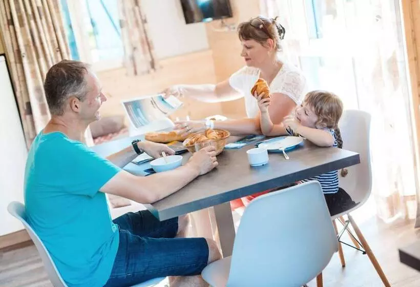 ホテル Camping Base De Loisirs Du Lac De La Moselotte