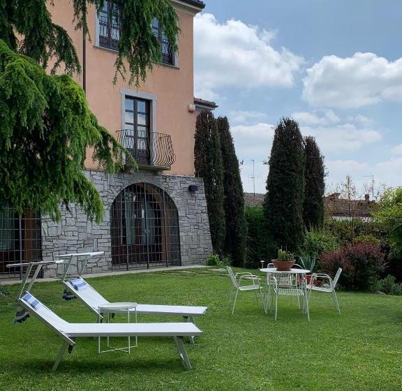 פנסיון Spineto House