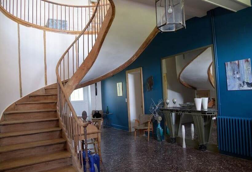 بنسيون Villa Marambat