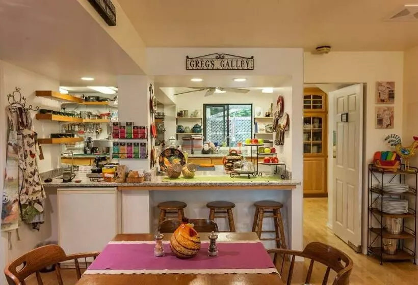 Hillside House Bed And Breakfast