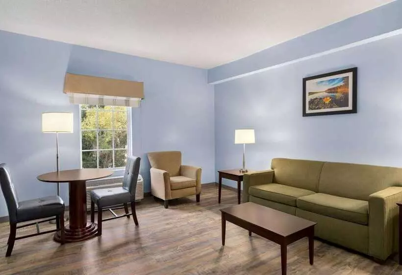 هتل Baymont By Wyndham Henderson Oxford