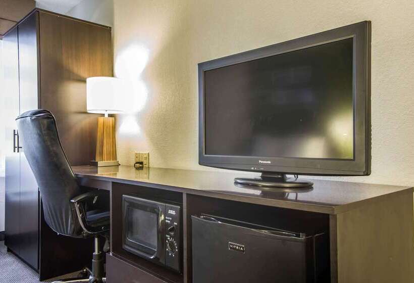 בית מלון כפרי Sleep Inn Airport