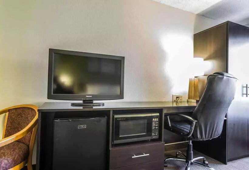 هتل Sleep Inn Airport