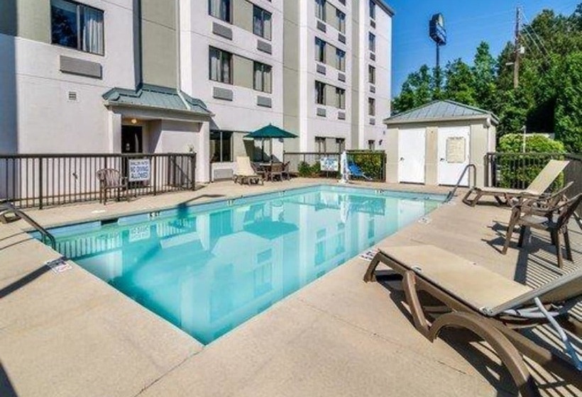 בית מלון כפרי Sleep Inn Airport